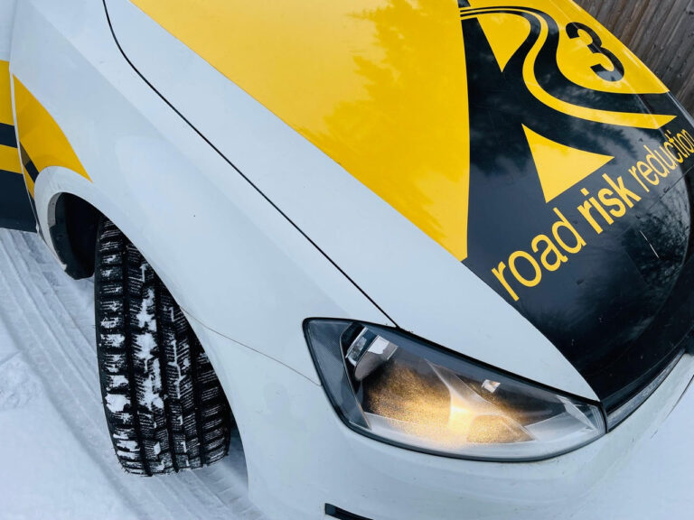 Car In Snow For Driving Safety Tips for Employees and Fleet Drivers